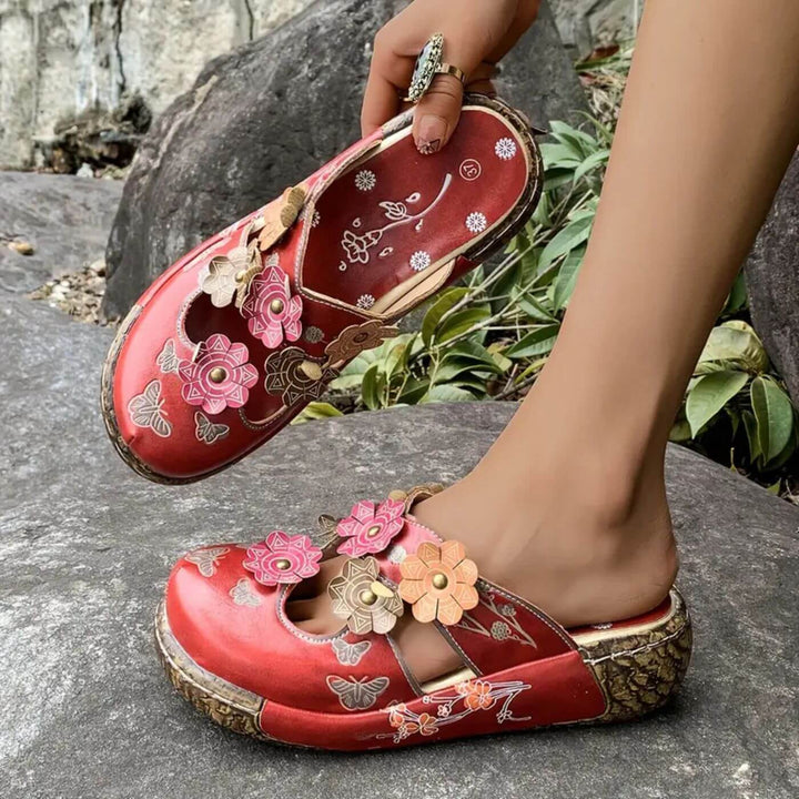 Klara™ – Vintage Rote Blütensandalen