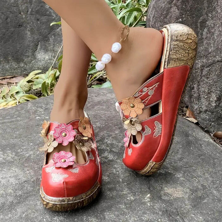 Klara™ – Vintage Rote Blütensandalen