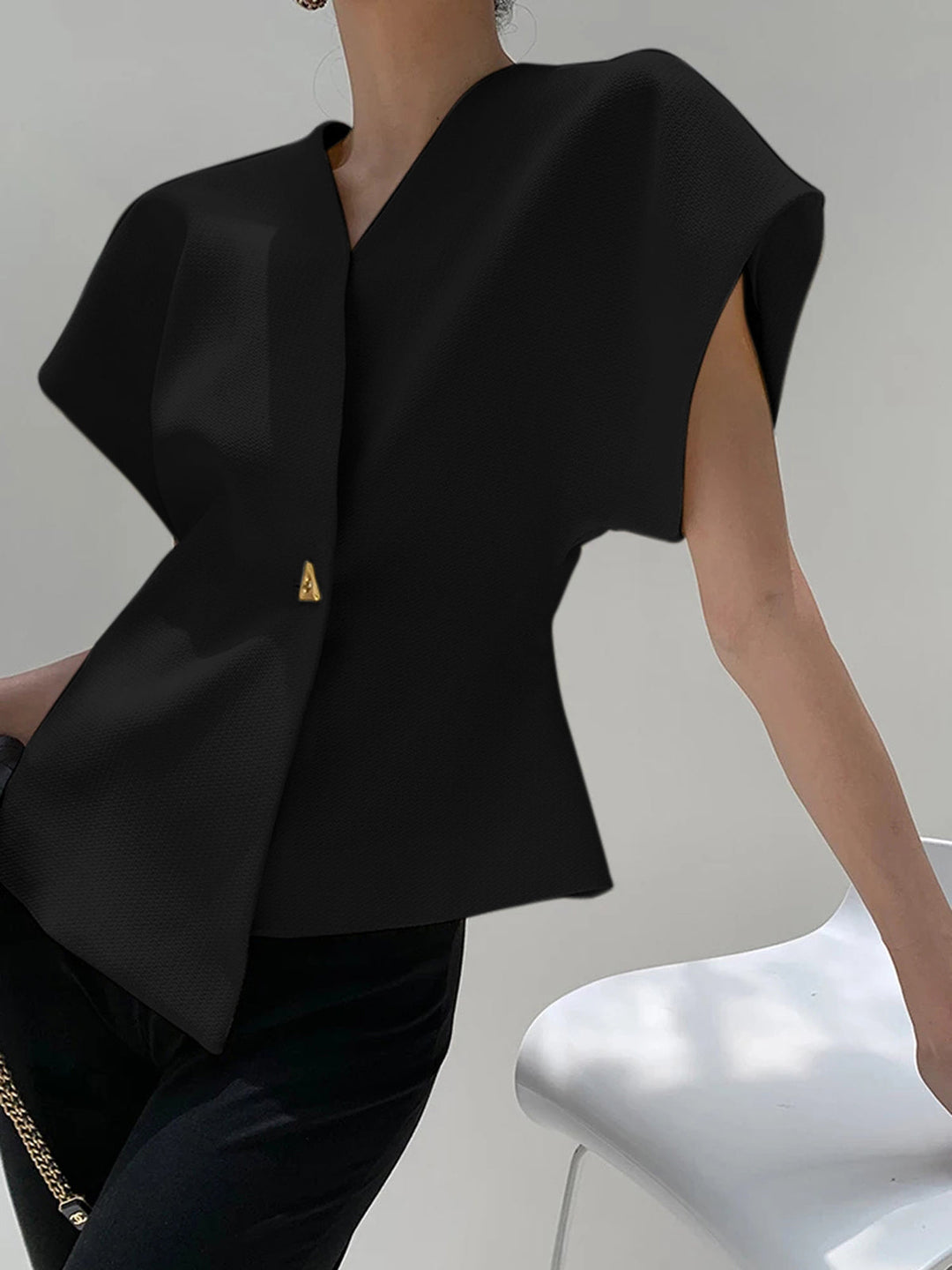 Elegante asymmetrische Bluse in Schwarz, modern