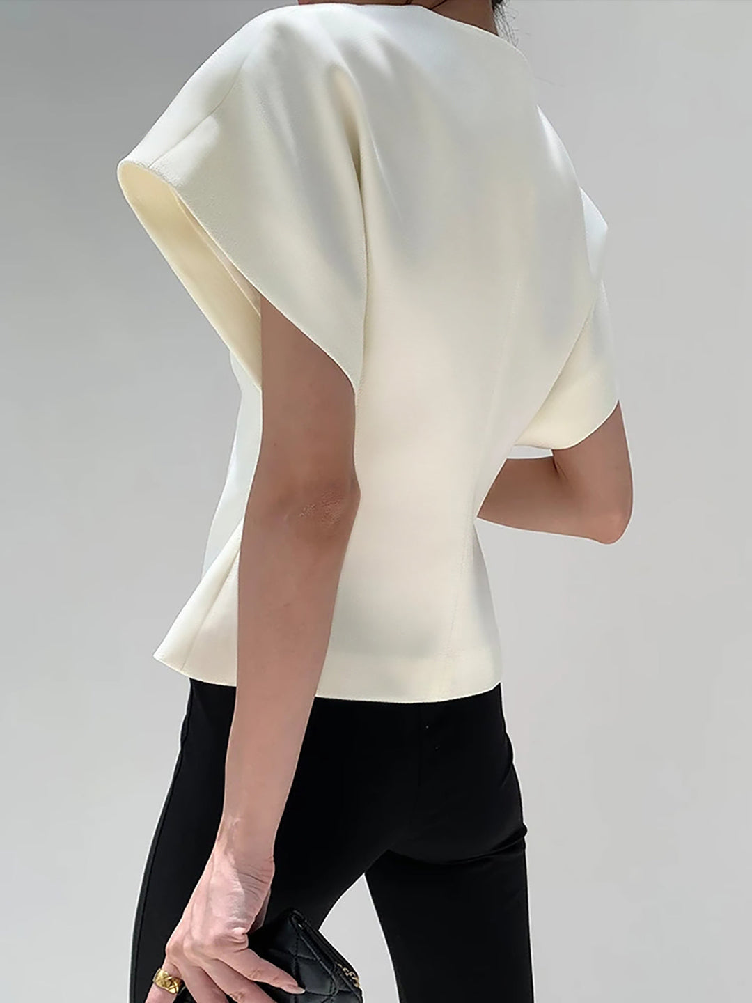 Elegante asymmetrische Bluse in Schwarz, modern