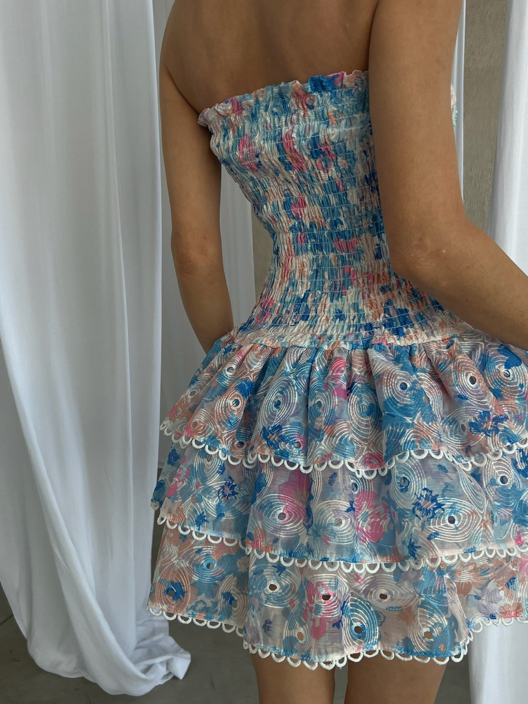 Sommerliches Blumen Kleid kurz schulterfrei für Freizeit & Urlaub