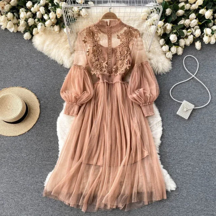 Blumenkleid elegant mit Haken-Detail – feminines Midikleid für besondere Anlässe