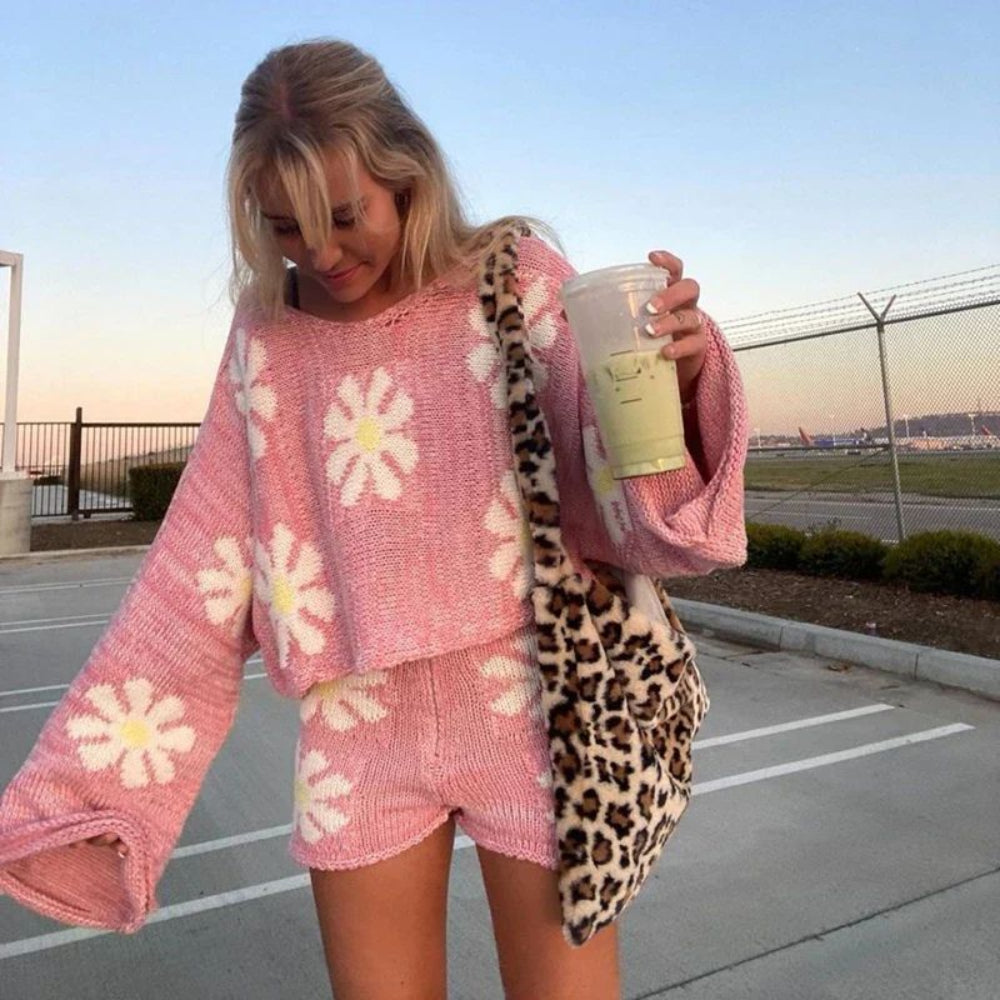 Pullover und Shorts im Set - lässig und bequem für stilbewusste Looks