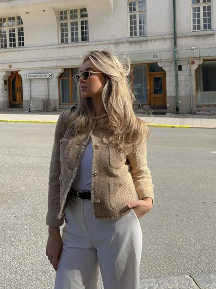 Elegante Tweedjacke in Beige, feminin, ideal für Alltag und Business